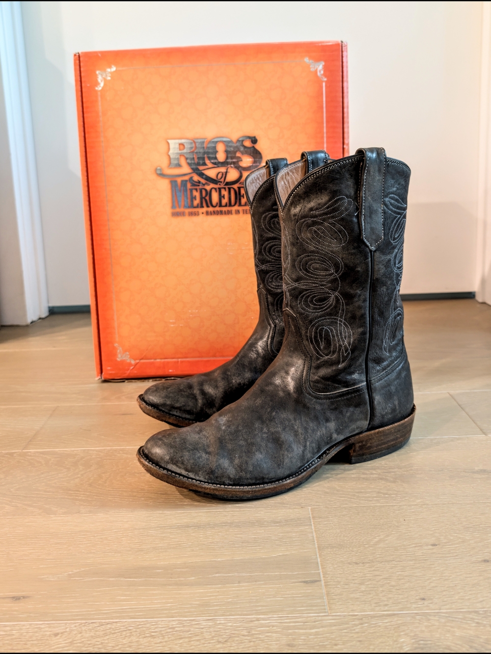 Rios of Mercedes Men's Distressed Western Boots